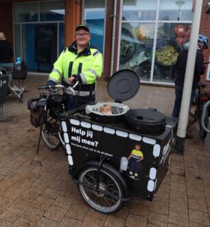 Dar medewerker bij bakfiets
