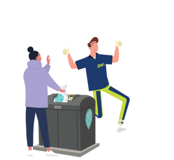 Winston helpt een bewoner de luierzak op de goede manier in de luiercontainer te doen