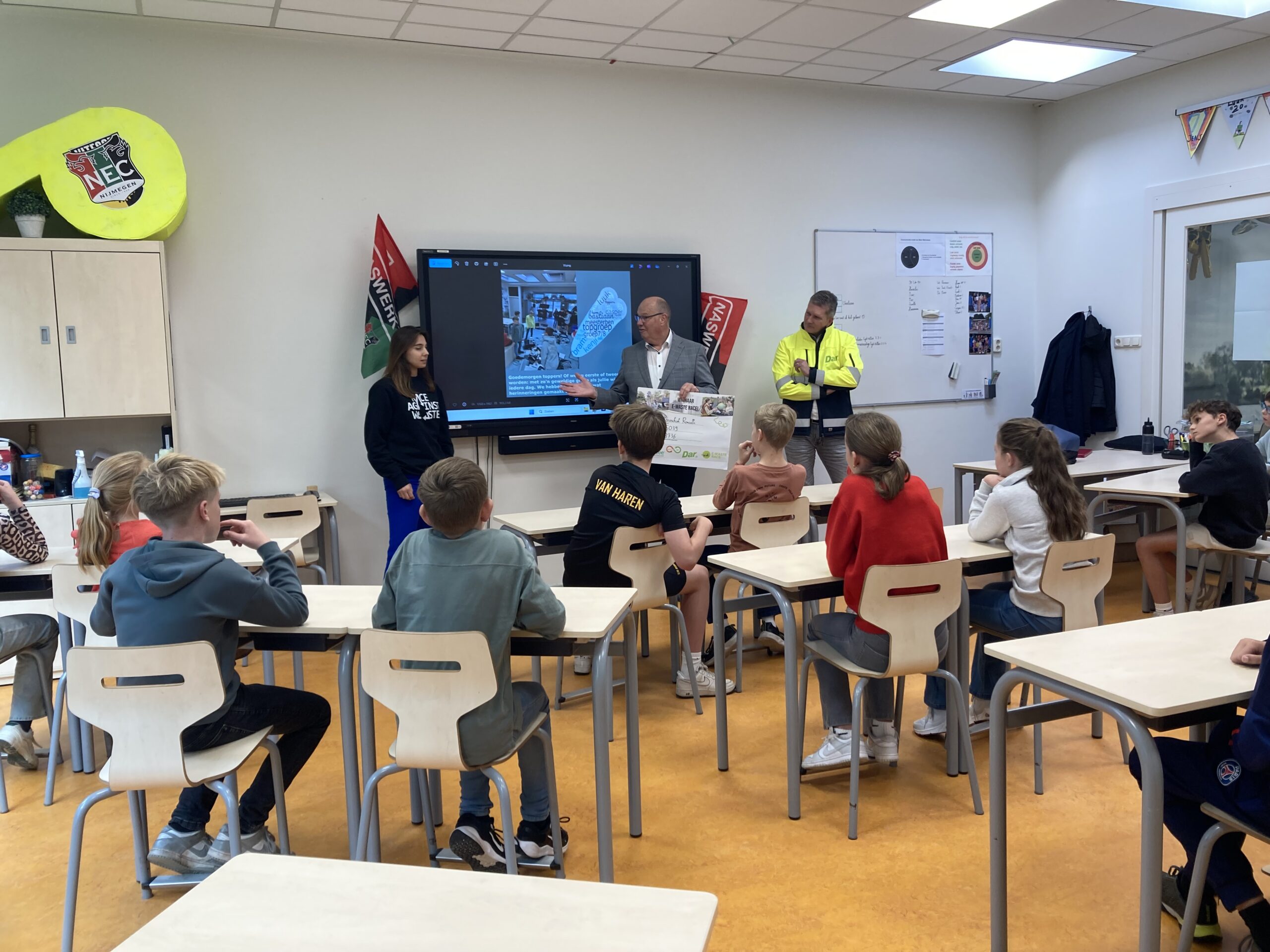 Wethouder spreekt winnende klas toe